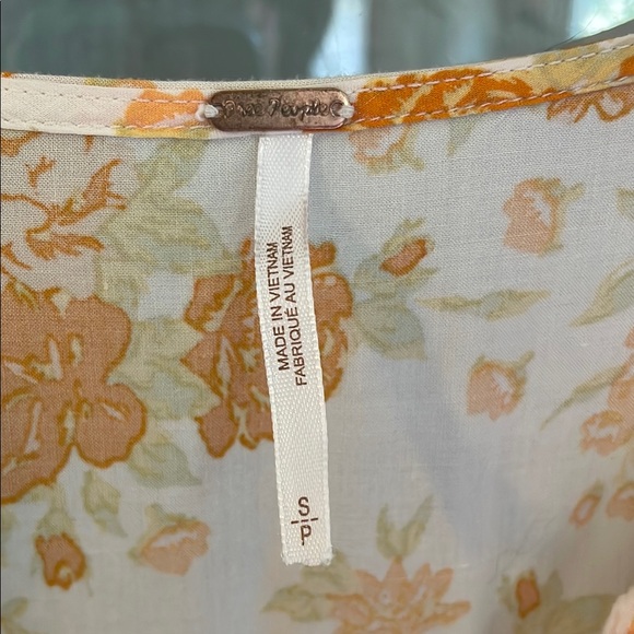 Free People Cream and Orange Floral Blouse Bell Sleeve Ruffled Collar - Picture 2 of 3